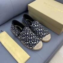 脱ぎ履きしやすい/着脱しやすい BURBERRYブランドスーパーコピー 3色可選 2026新作 今買い◎得 スリップオン ナチュラルな素材感