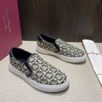 スリップオン 脱ぎ履きしやすい/着脱しやすい 2色可選 2026新作 超目玉 FERRAGAMOブランドコピー