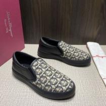スリップオン 脱ぎ履きしやすい/着脱しやすい 2色可選 2026新作 超目玉 FERRAGAMOブランドコピー