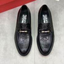FERRAGAMOコピー ブランド 上品な輝きを放つ形 ビジネスシューズ 2026新作 スーツにぴったり