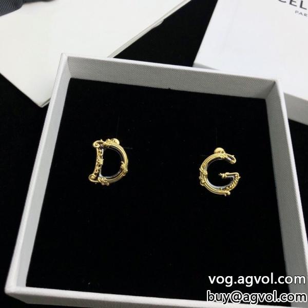 Dolce&Gabbana激安 通販 専門新作限定　人気沸騰中トップスからチラ見える安心イヤリング質感が細かい