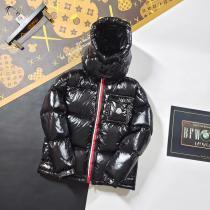 コピー 商品 販売モンクレールダウンジャケット柔らかくて気持ちいい大人の色気を印象に一目瞭然　人気ブランド