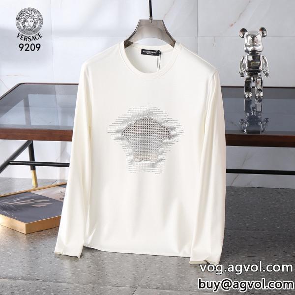 長袖TシャツヴェルサーチVERSACE着回し力抜群のシンプル季節をまたい新作アイテム激安 ブランド完璧