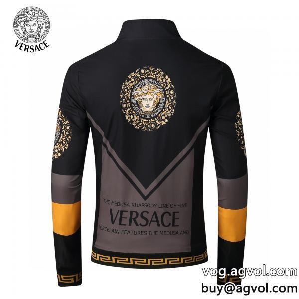 コートvery GOODコピー 商品 通販透け感の持つ涼しげな印象見つけてほしい一品VERSACE