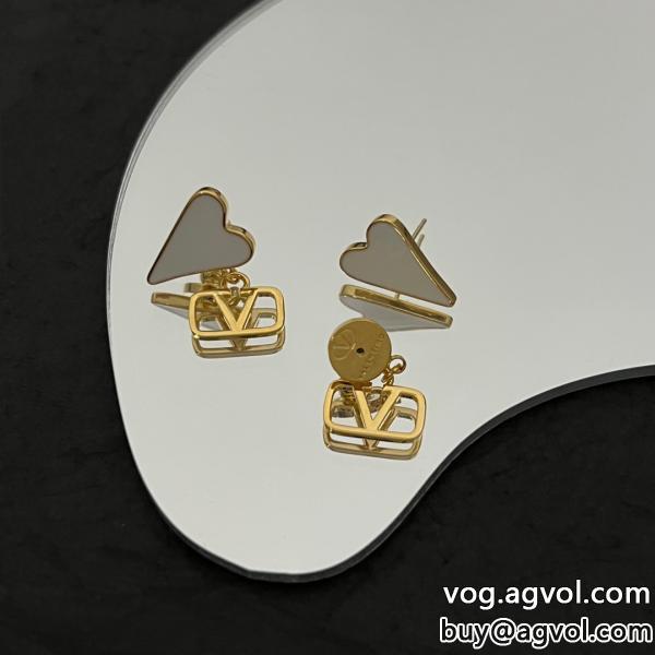 評判が高い一目瞭然　人気ブランド注目新ブランドイヤリングVALENTINOコピー 品 販売