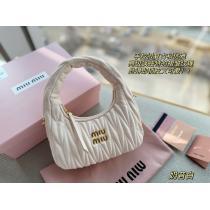 MIUMIUコピー ブランド完売必須トレンドを追求した新作バッグ