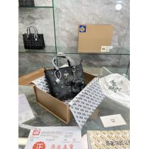 MCMバッグ新作愛用セレブ多数大注目日本未入荷ブランド コピー 通販