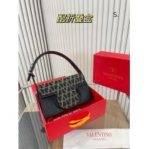 バッグVALENTINO2026に使えるおすすめトップス23AWの最新アイテムスーパー コピー 安心 