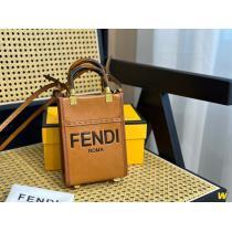 FENDIバッグブランド コピー今年流大人っぽさ海外限定