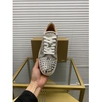 Christian Louboutinスニーカー優しげな高級人気色早期完売コピー 商品 販売