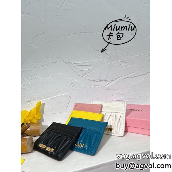 偽物 ブランド ショップおしゃれに着こなせる数量限定MIUMIUバッグ