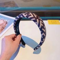 ゆったりシルエットサラサラの着心地FENDIアクセサリーブランド 偽物 激安