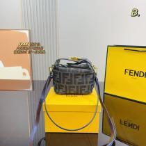 個性派さん甘過ぎず大人な印象にバッグブランド 品 スーパー コピーFENDI