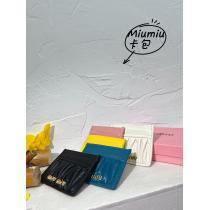 偽物 ブランド ショップおしゃれに着こなせる数量限定MIUMIUバッグ
