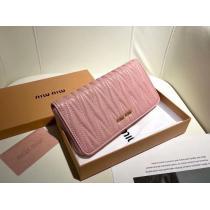 財布ミュウミュウブランド コピー贅沢な逸品特に話題なの上品　即完売