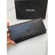 ブランド コピー  PRADA財布今シーズン新作上品シックなお品