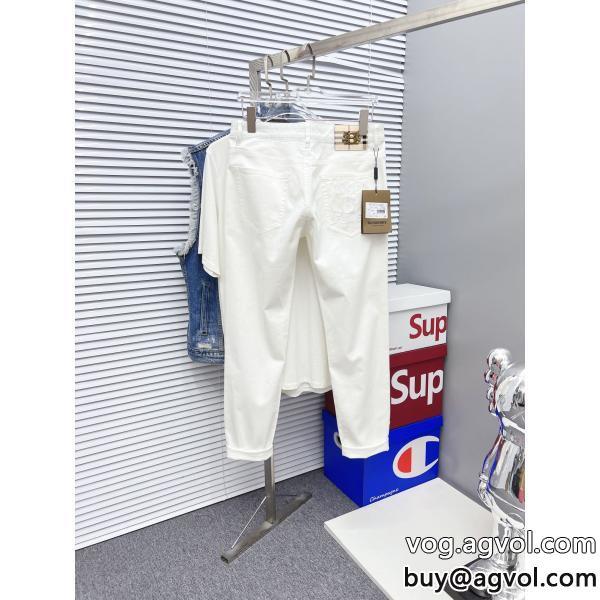 コピー 品 ブランド今季流行りの人気新作大人のこなれた着こなしBURBERRYジーンズ