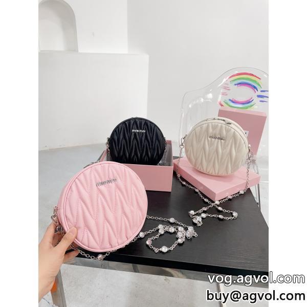 MIUMIUバッグ際立つ抜け感がある23新作セールコピー ブランド 通販