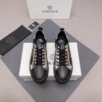 VERSACEブランド コピー  スニーカー日本未上陸のブランドヴィンテージ感