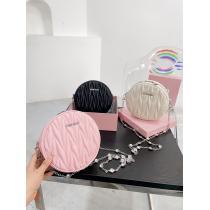 MIUMIUバッグ際立つ抜け感がある23新作セールコピー ブランド 通販