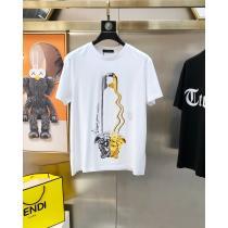 VERSACE甘過ぎず大人な印象にVIP 先行セール2026年夏半袖Tシャツブランド コピー 優良