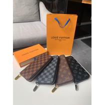 財布LOUIS VUITTONブランド 品 コピートップスからチラ見える安心カジュアルさ