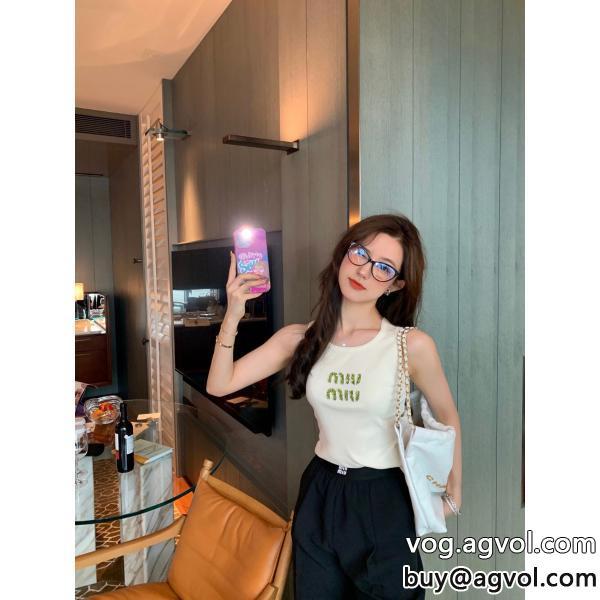MIUMIU自分へのご褒美高級感も漂いスーパー ブランド コピー半袖Tシャツ