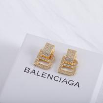 バレンシアガピアスコピー ブランド 通販上品ですっきり、好感度抜群オシャレ上級者に