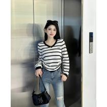 柔らかい雰囲気にまとめて新作在庫希少長袖Tシャツブランド コピー 販売 MIUMIU