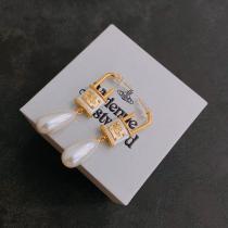 コピー ブランド 通販ヴィヴィアン ウエストウッド耳くぎ着心地のいい著名人の着用