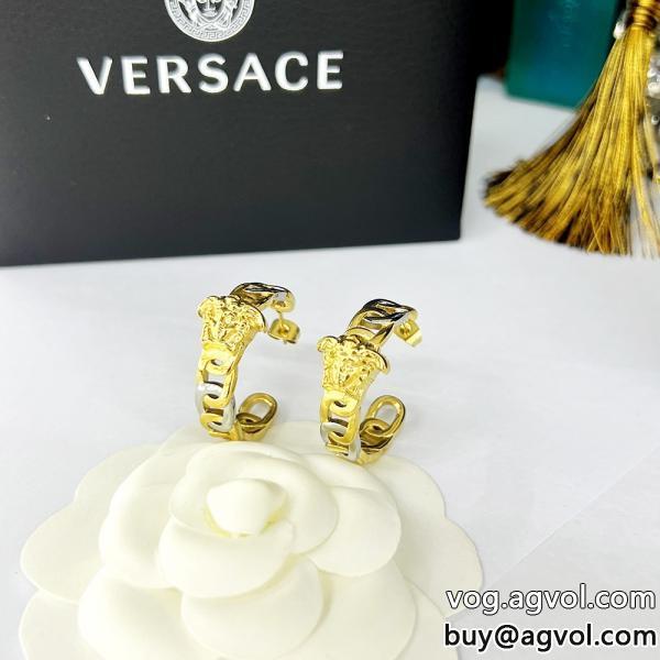 甘過ぎず大人な印象に幅広い層におすすめ耳くぎ偽物 通販 VERSACE
