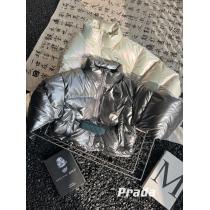 PRADAブランド コピー 品ダウンジャケット売切必至大人の余裕が漂う