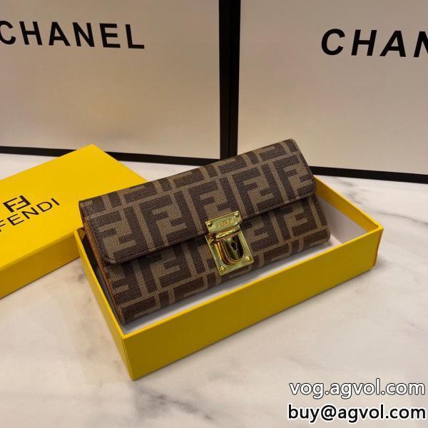 スーパー コピー 販売今年のトレンドカラー愛用者がとっても多い財布FENDI