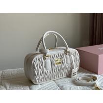 スーパー コピー ブランドトレンドを追求した新作圧倒的な人気MIUMIUバッグ