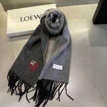 LOEWE激安 ブランド 通販こなれ感を引き立たせロゴが美しいマフラー