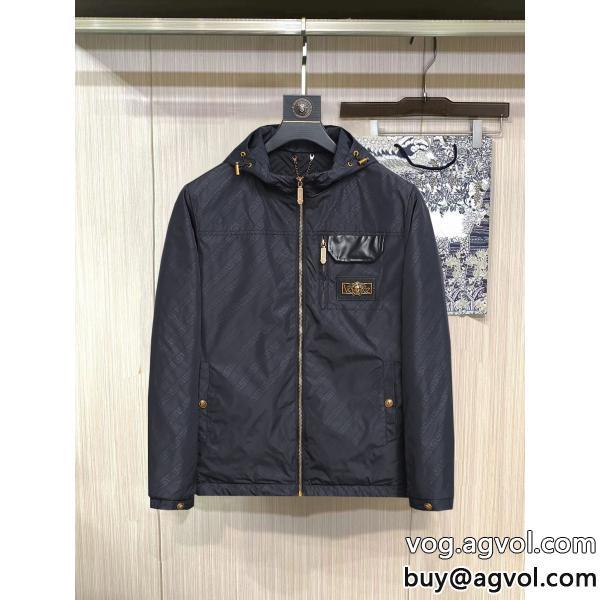 大活躍間違いなしの新着洒落感を演出する！コート偽物 ブランド 販売VERSACE