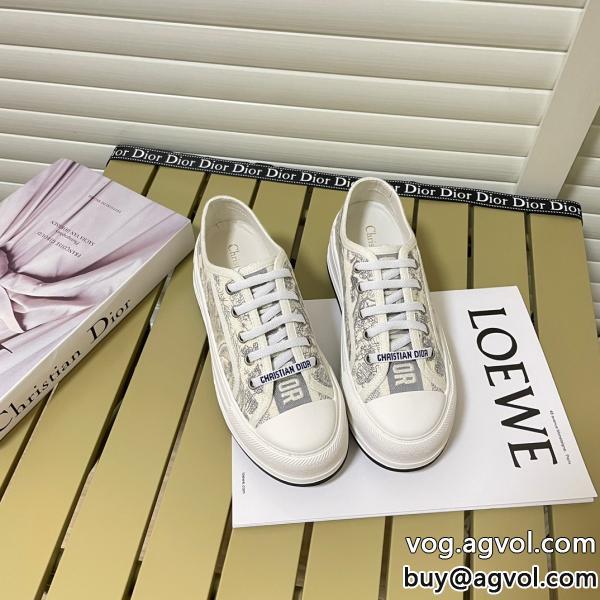 コピー 品 ブランドスニーカーDIORカジュアルなのに高感度が高く注目されている
