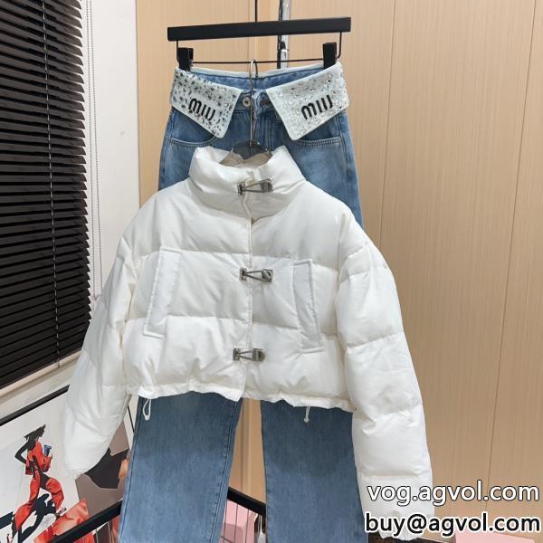 balenciagaダウンジャケットスーパー コピー 販売暑い日にも涼やかさを感じるSS23極上発売