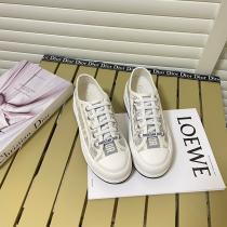 コピー 品 ブランドスニーカーDIORカジュアルなのに高感度が高く注目されている