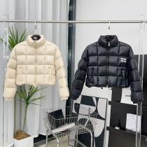 ミュウミュウ激安 ブランド雑誌掲載お洒落さんの愛用率が高いダウンジャケット