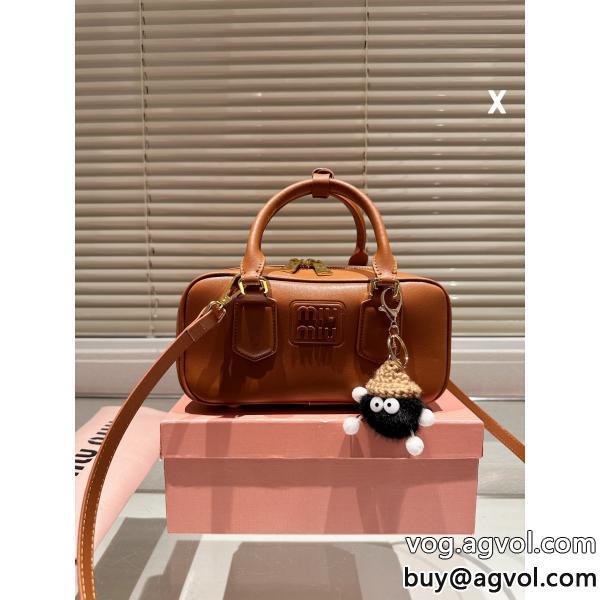 MIUMIUスーパー ブランド コピーバッグ新色入荷上品さ漂う