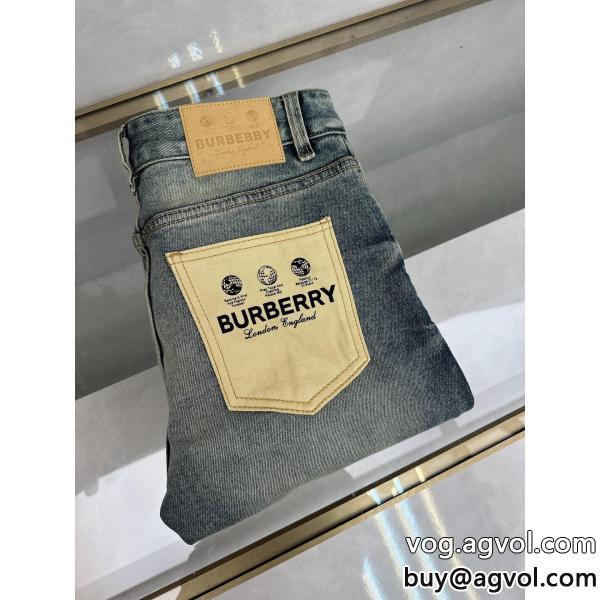 ブランド コピー ショップジーンズBURBERRY涼しげな印象の視線を集めて
