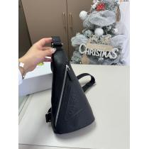 柔らかい色調人気急上昇中ブランド 品 コピープラダ牛革の胸包み