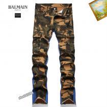 偽物 ブランド 激安ジーンズ都会的な印象のスタイル着まわしアクセントBALMAIN