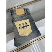 ブランド コピー ショップジーンズBURBERRY涼しげな印象の視線を集めて