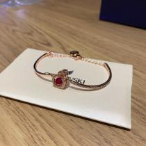 コピー ブランド 通販腕輪気兼ねなく使える上品な落ち感あるSWAROVSKI