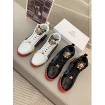 最新作大人っぽく着こなせるスニーカースーパー コピー 安心 VERSACE