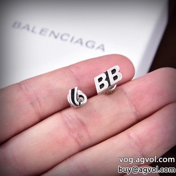 大人レディなシルエットキュートな印象イヤリング偽 ブランド balenciaga