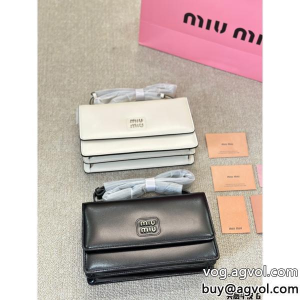 MIUMIUバッグ偽物 通販 2026の必須アイテム王道コンビ