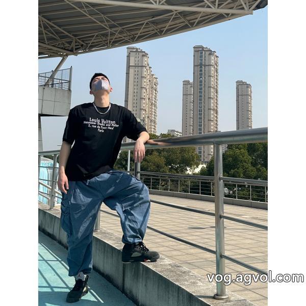 在庫あり即納夏限定半袖TシャツLOUIS VUITTONコピー 品 販売